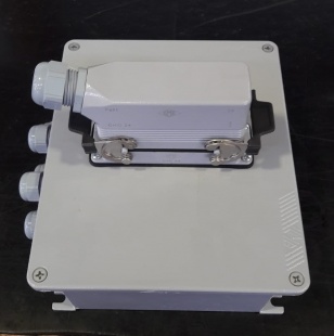 Коробка распределительная на 4 выходов с многополюсной вилкой 42V OLI DBFA04001A Вспомогательное оборудование ОПС